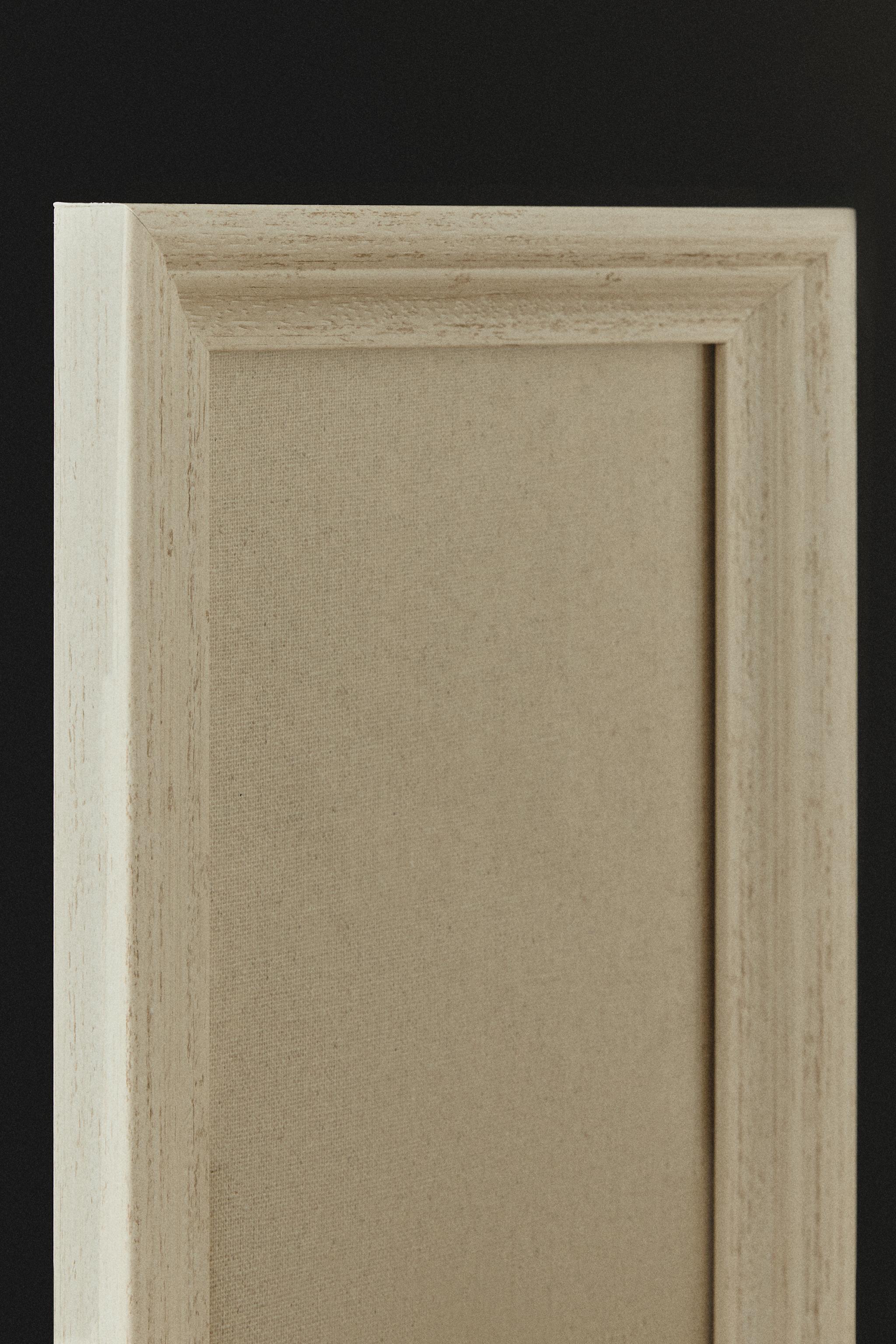 WOODEN PICTURE FRAME